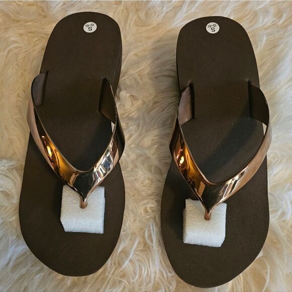 CAFE METALLIC THONG WEDGE - Picture 1 of 5